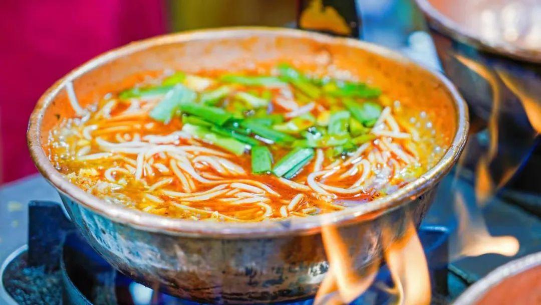 小锅能做什么美食（如何做出好吃到流泪的小锅米线）