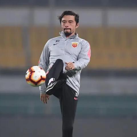 足球运动员谢晖夫人简历的长尾关键词有哪些