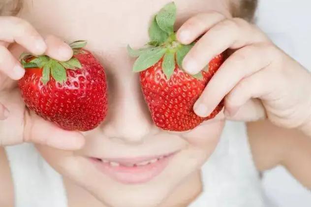 孩子多大才可以吃草莓