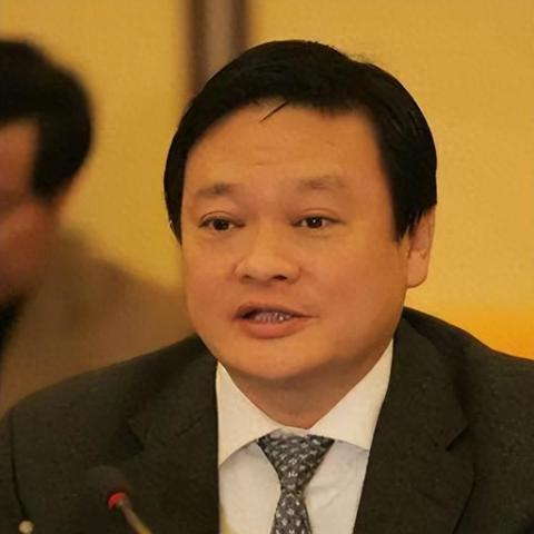 中山离深圳哪个区最远？