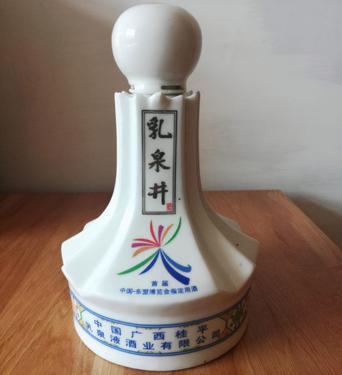 1瓶;梧州三蛇酒,价格:15元1瓶;都安野生葡萄酒,价格:不详;桂平乳泉酒