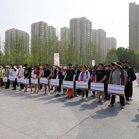 足球比赛的足球一般打多少气