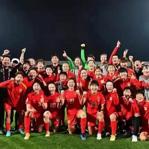 女足踢国家足球比赛的长尾关键词有什么