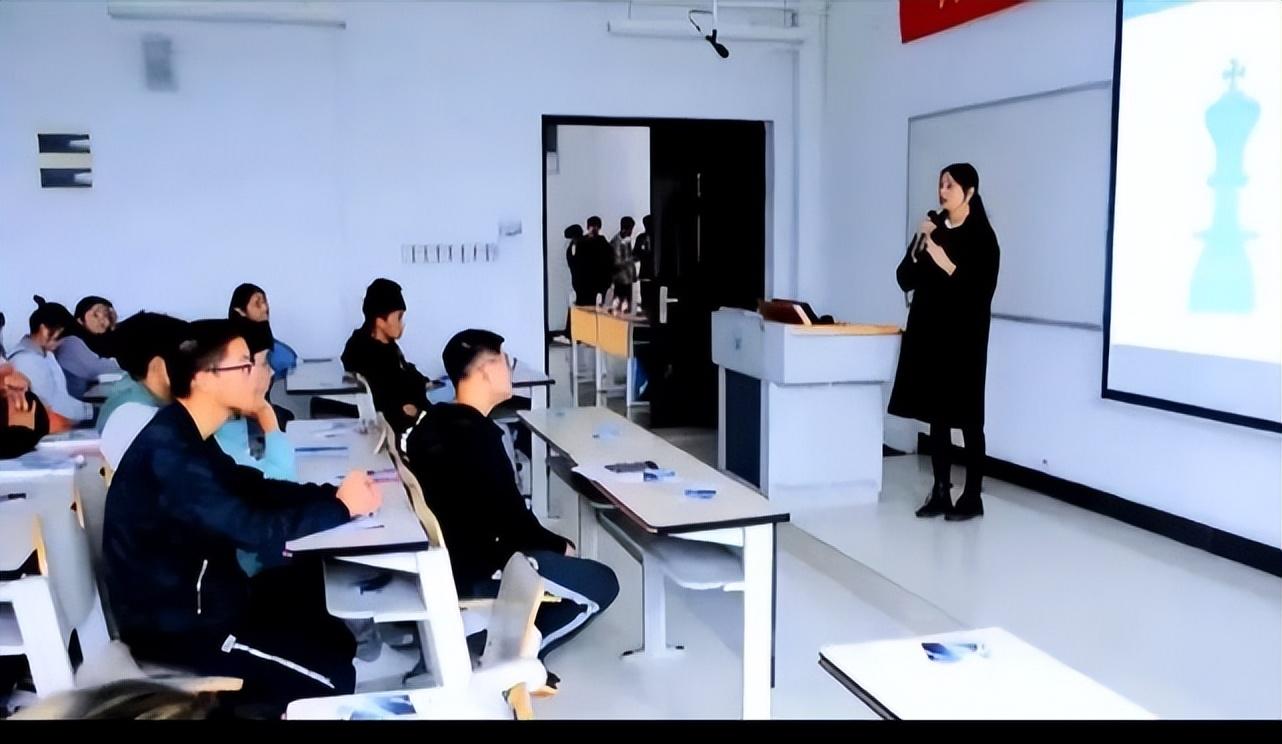 重庆海联职业技术学院(重庆空乘专业学校排名)