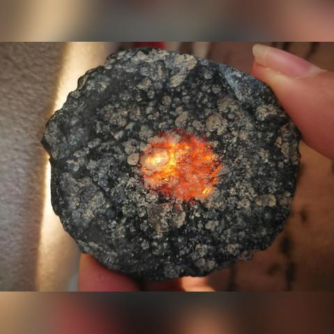 吉林陨石坠落时间地点(吉林坠落陨石,这三种陨石费用昂贵,捡到一块就赚翻了!)