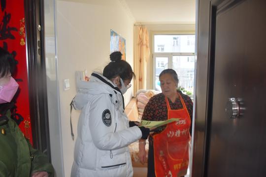萃英社区开展计生保险宣传活动