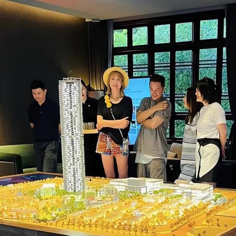香港面积是长沙的多少？