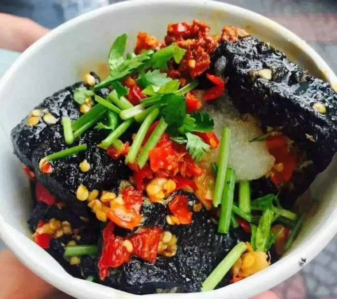 美食酒配什么好喝（你知道啤酒到底配什么菜好喝）