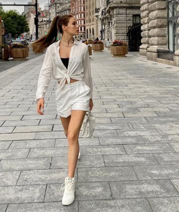 谷爱凌骑马秀腹肌图片