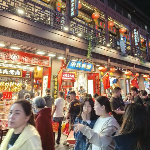 重庆成都长沙地理位置？