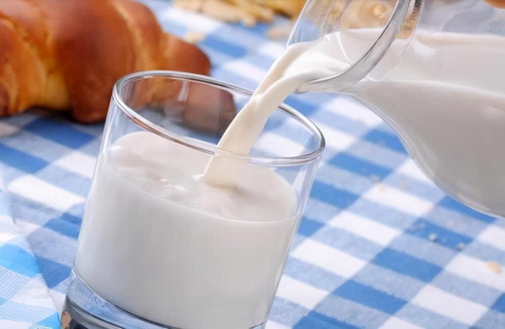 牛乳脂肪为什么脂肪酸高(全脂牛奶和高脂牛奶是不是一样的)