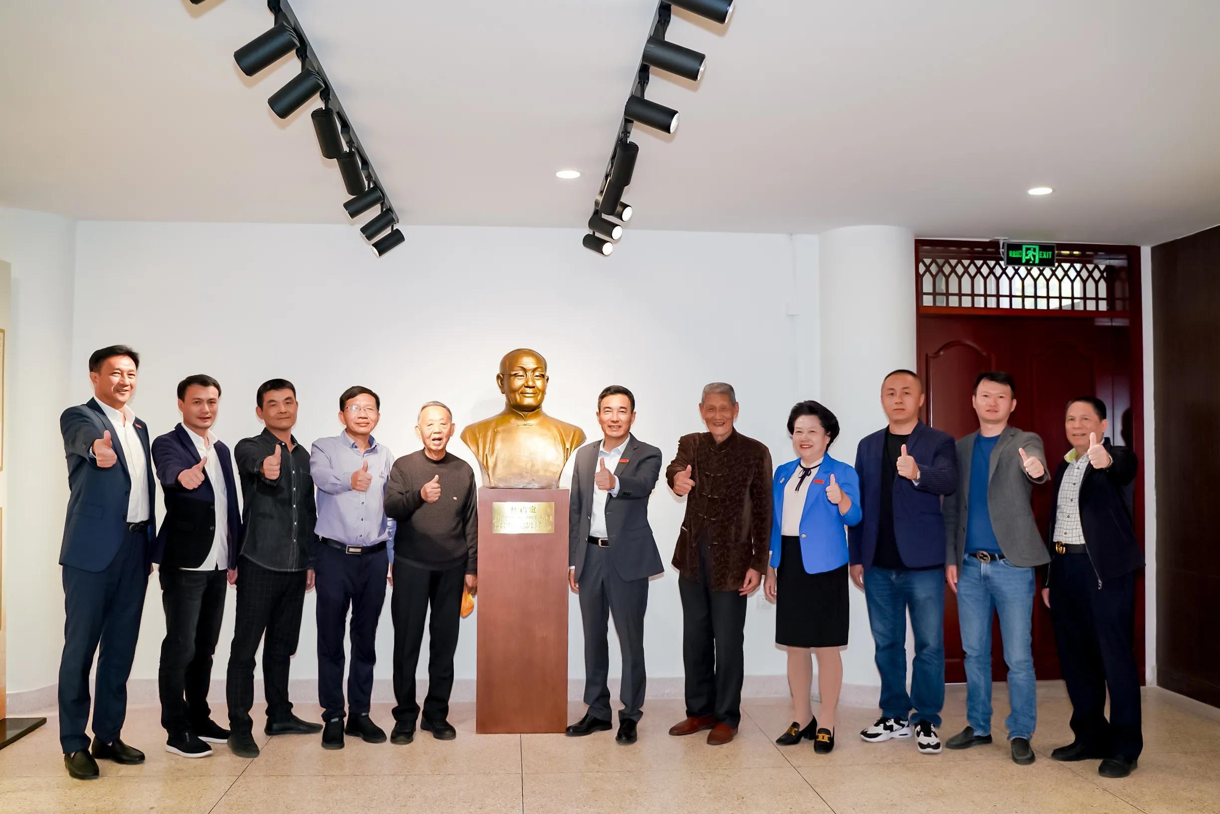 【多地通报感染高峰已过
 /多地通报感染高峰已过 接下来重点要关注乡村的情况!】