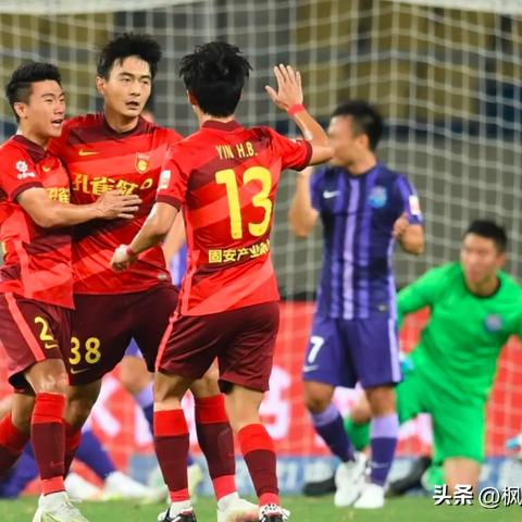 足球射门怎么压低球