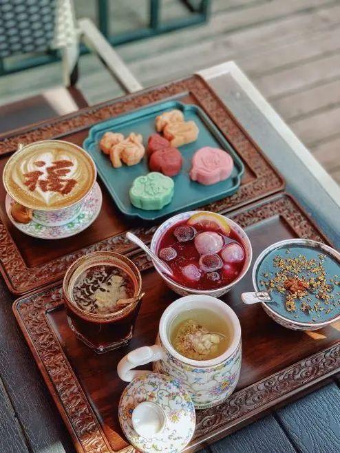 美食美景和什么（还是观赏当地美景）