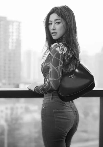  朱珠沙滩比基尼照片