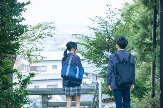 老公出轨小三要上位，恐他杀妻我急忙逃之夭夭：赚钱养家重回职场