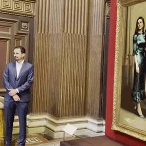 小男孩踢足球怎么画