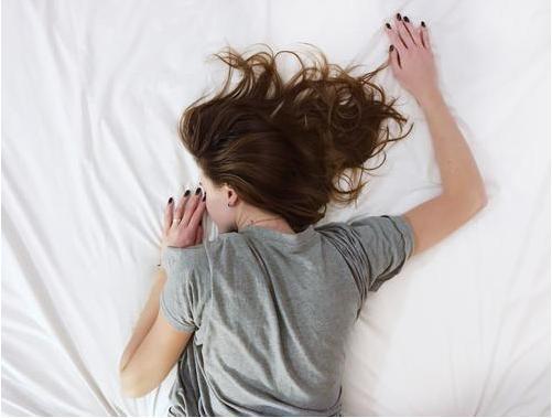 睡觉时身体忽然抖一下的原因是什么
