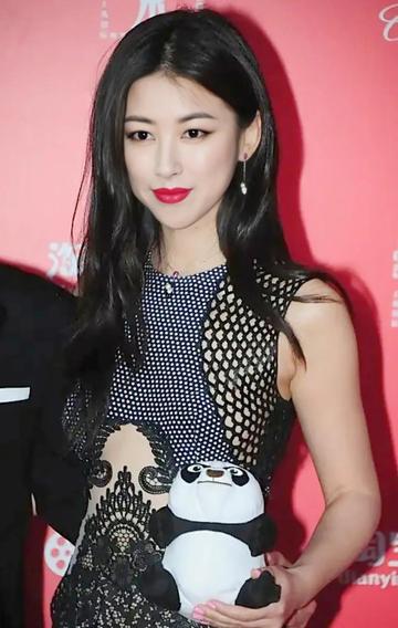  朱珠沙滩比基尼照片