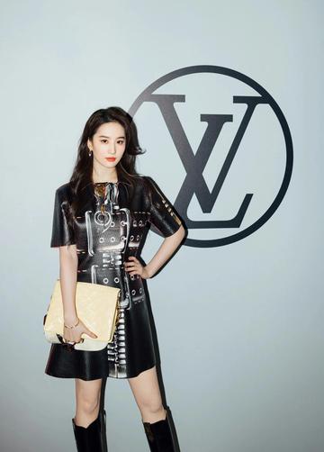 谷爱凌现身巴黎时装周图片