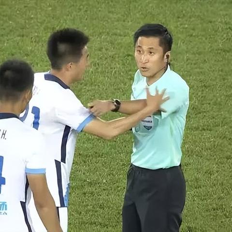 足球比赛如何对付撞人的长尾关键词有哪些