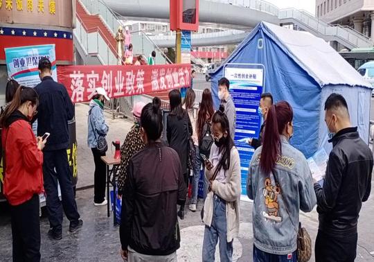 西夏区“摆摊”式服务让就业有温度创业有奔头