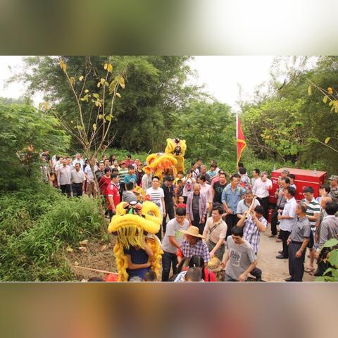 丈夫带自己妈，两个妹、一个弟回老家祭祖，不带妻子，正常吗？