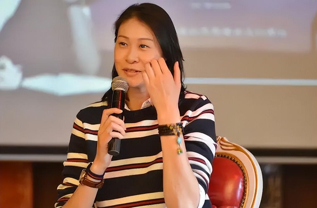 当排球撞上发疯文学,一场热血与荒诞交织的青春狂想曲排球!排球小说 当排球撞上发疯文学,一场热血与荒诞交织的青春狂想曲排球!排球小说