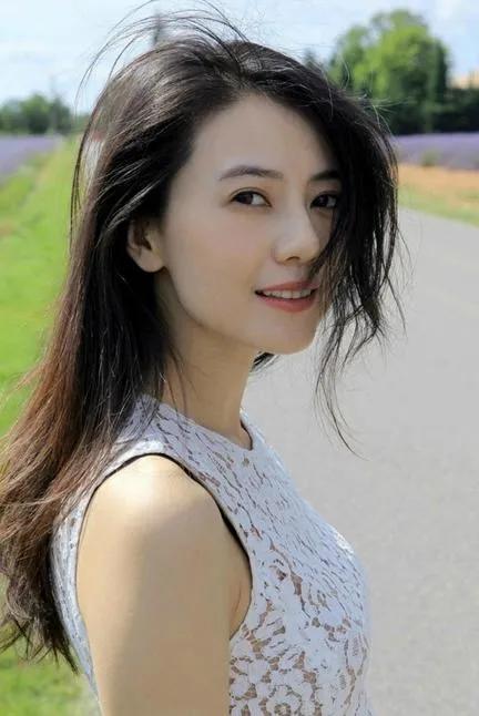 结发为夫妻，恩爱两不不疑，真心相待之，白首不相离