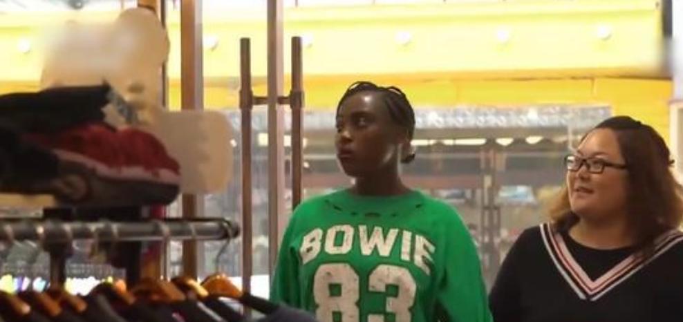 大学生理发店剪发被收费1万，理发店：都是他自己选的