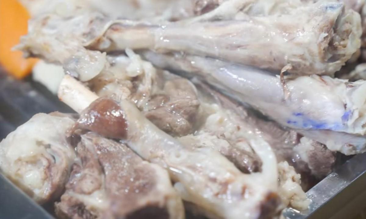 吐鲁番有什么美食（新疆春天都会开啥花）