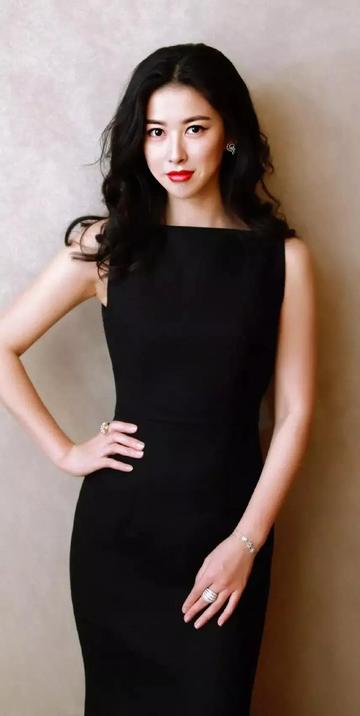  朱珠沙滩比基尼照片