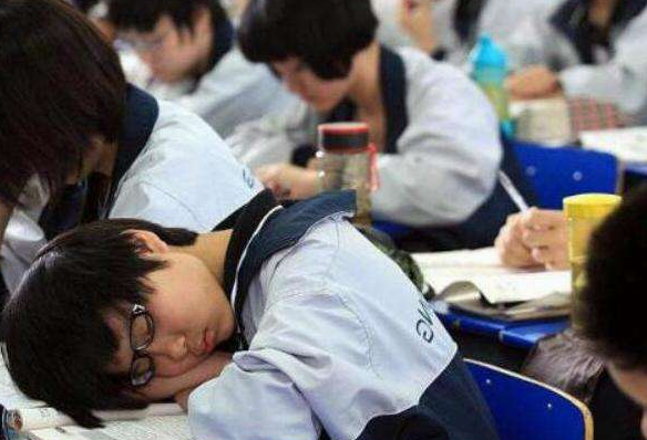 近八成中小学生睡眠不达标是怎么回事