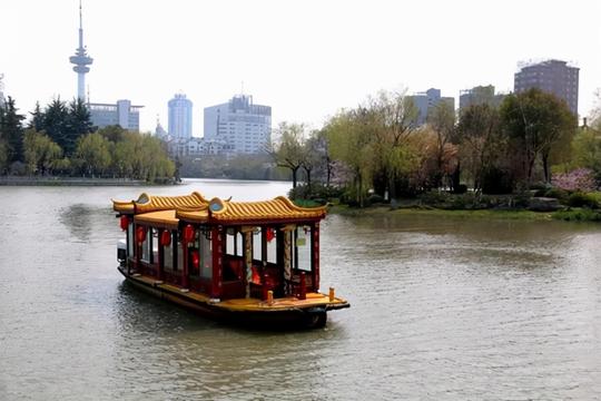 南通一冷门景区，位于市中心有“江城翡翠项链”之称，门票免费
