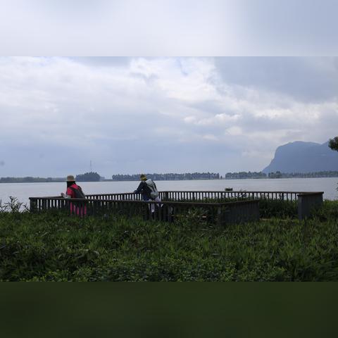 杭州市和昆明市比哪个面积大