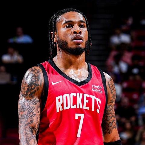 足球前锋的身高是多少钱