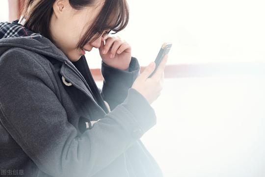 不顾父母反对跟着他去了千里之外她以为的爱情最后还是败给了金钱