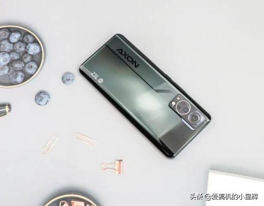 高颜值旗舰重回低价，12gb+256gb，还有6400万四摄+55w快充