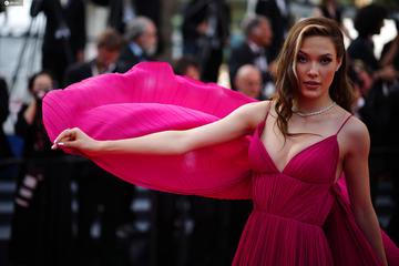 谷爱凌亮相掮客戛纳红毯图片