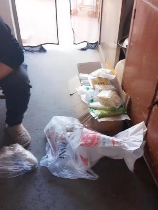 小伙想做点小生意，亲戚不看好在一旁冷眼相待，网友：他们怕你富