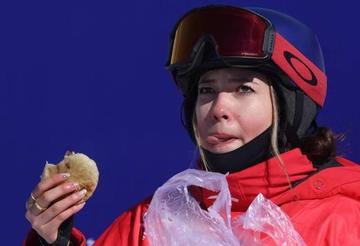 谷爱凌爱吃馅饼被CUE可爱图片