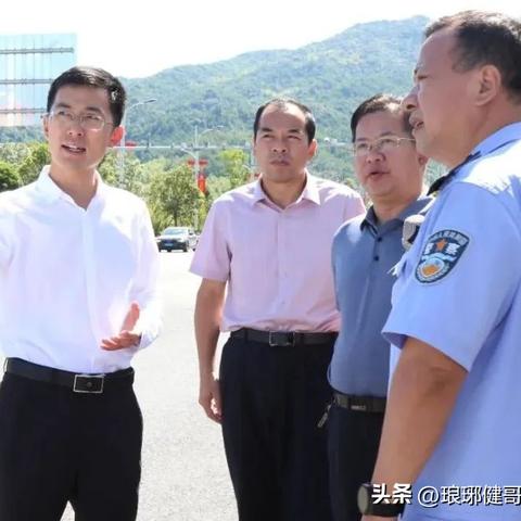 开发区管委会主任.党工委主任都是什么级别？