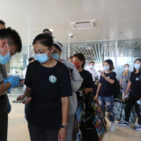 哈尔滨机场最晚航班几点？