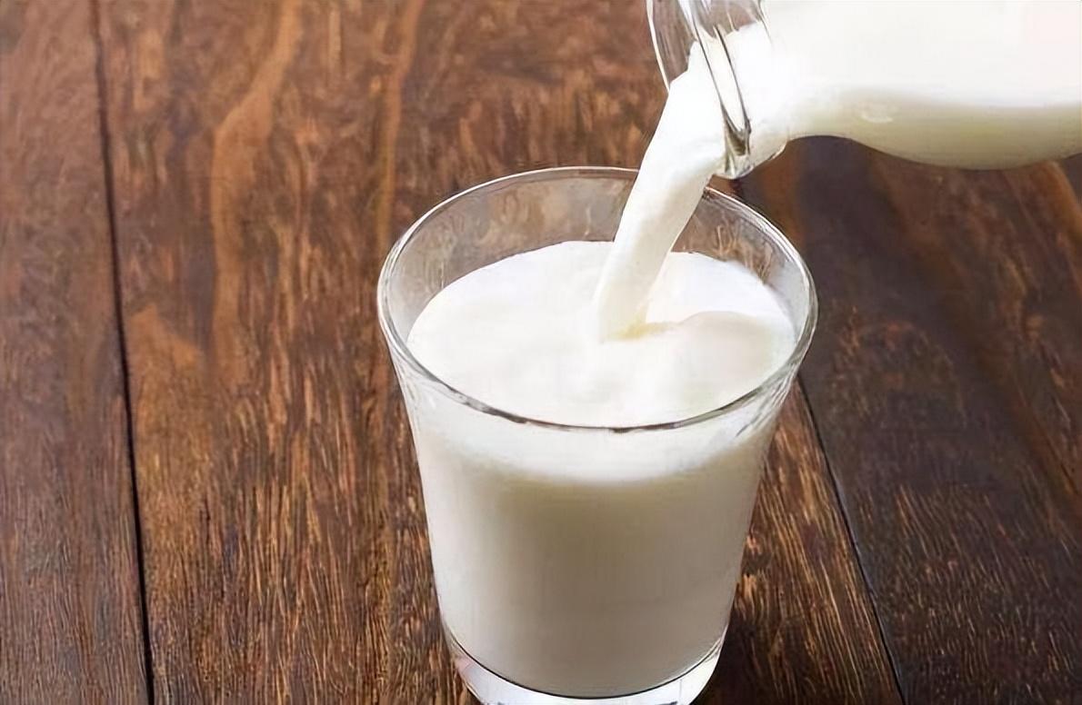 牛乳中不饱和脂肪酸构成(琪纯牛乳奶含奶量％45是动物奶吗)
