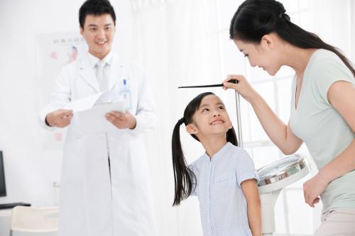 羽毛球拍重量分级（羽毛球拍重量分级参数）