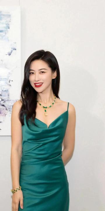  朱珠沙滩比基尼照片