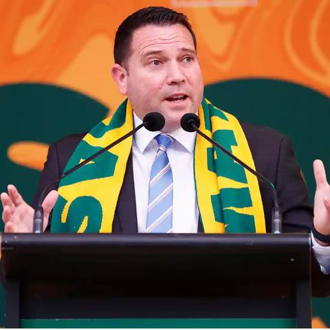 彩虹到底怎么打足球