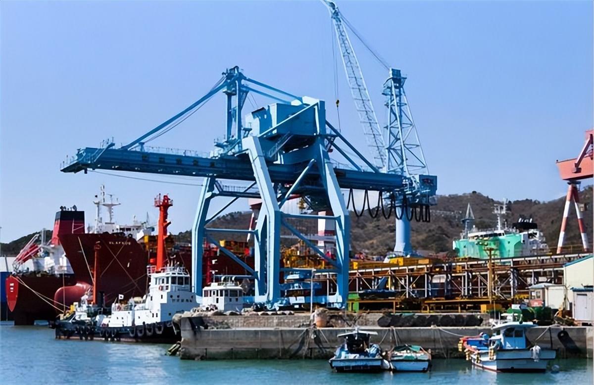 三连冠！上海海港加冕2025赛季中超冠军