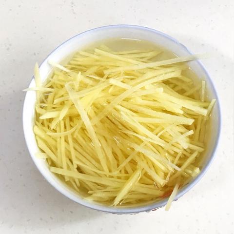 《家常凉拌土豆：简单制作与美味享受》-第3张图片-其人生活百科