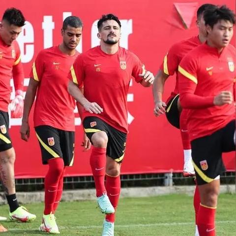 足球比赛带武器打人的长尾关键词有哪些